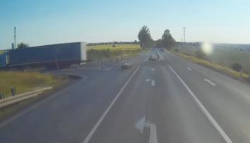 Měl způsobit nehodu, zranit dívku (16) a ujet! Policie hledá řidiče kamionu