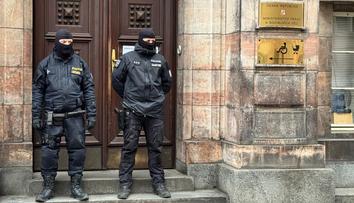 Na úřadě v Praze zasahovali policisté a cizinecký útvar. Zadrželi 16 lidí