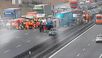 Dálnici D1 u Prahy ucpala hromadná nehoda, směr na Brno se zastavil!