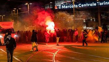 Bomby, zapálená auta. Anarchisté v Itálii zuří kvůli věznění šéfa