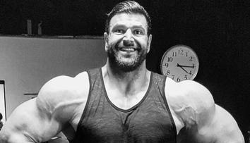 Zemřel známý fitness influencer. Dostal infarkt na běžícím pásu