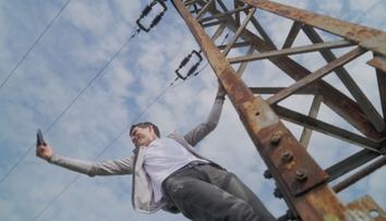 Dívky šplhaly na elektrický stožár. Tragédii zabránil kolemjdoucí