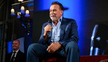 Schwarzenegger bavil fanoušky v Praze. Loučil se slavnou větou z Terminátora