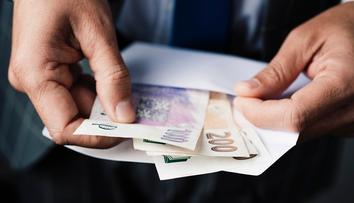 Obce se bojí zrušení superhrubé mzdy. Přijdou o miliardy korun