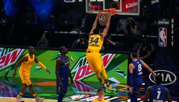 Exhibice se vším všudy! Utkání hvězd NBA ovládl tým LeBrona Jamese