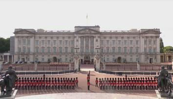 Služebnou Buckinghamského paláce zatkli. Opilá napadla manažera