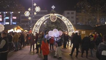 V Ostravě začaly adventní trhy. Je to 100 let od prvního rozsvícení vánočního stromu