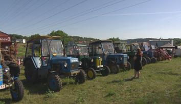 Tradiční závody traktorů. V Libčicích nad Vltavou se konal už šestý ročník