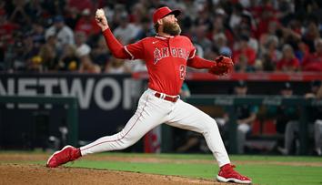Bizarní dohra bitky v MLB. Po přelézání plotu je hráč na několik měsíců mimo hru