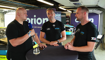 Jak vypadá den na autodromu? Závodníci popsali testování v extrémních vedrech