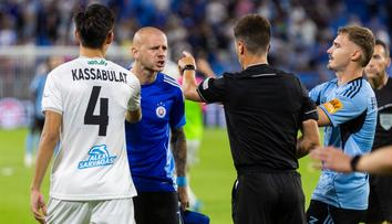 Slovan Bratislava po penaltovém krachu vypadl z LM. Kapitán pak nakopl soupeře