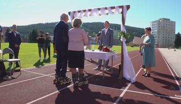Nejstarší krasobruslařka oslavila diamantovou svatbu. Samozřejmě na bruslích