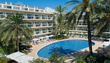 Skandál ve španělském hotelu. Číšnice měla otrávit jídlo v bufetu pro turisty