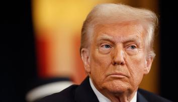 Trump uvalil sankce na soud v Haagu. Stíháte našeho dobrého spojence, řekl