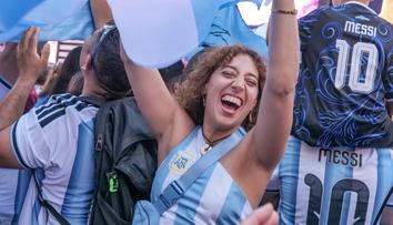 Messiho armáda ovládla New York! Times Square se změnilo v argentinskou fiestu