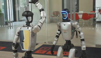 Robot Karel běhá a tancuje. V budoucnu může pomáhat doma i v továrně