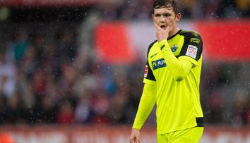 Bundesligu přerušili dopoledne, večer byl potvrzen první hráč s koronavirem