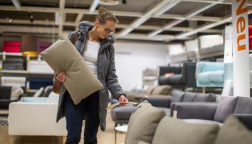 Nábytkářský gigant v problémech. IKEA musí propustit stovky zaměstnanců