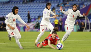 Íránské fotbalistky na útěku, po výhrůžkách žádají o azyl. Ozval se i Trump