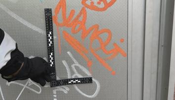 Policie dopadla sprejera rekordmana. Na svědomí má mít 400 nápisů