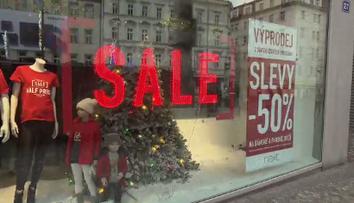Povánoční šílenství! Eshopy nabízí obří slevy, ekonomové varují