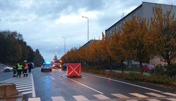 Tragická nehoda v Trutnově. Žena (†70) přecházela silnici, srazilo ji auto