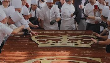 Nový světový rekord. Cukráři připravili nejdelší tiramisu, napsali na něj i vzkaz