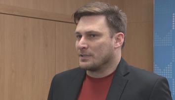 Kontroverzní pirátský politik končí, vaz mu zlomila kauza s asistentkou