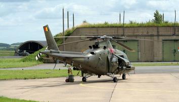 Záhadná nehoda: Belgický pilot vypadl při výsadku z helikoptéry