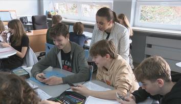 Vláda chce zákaz mobilů na základkách. Ať si to školy určí samy, tvrdí opozice