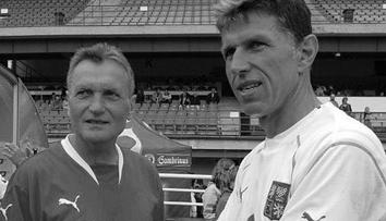 Smutek kouče Šilhavého. Zemřel jeho starší bratr Karel, hrál i za Plzeň