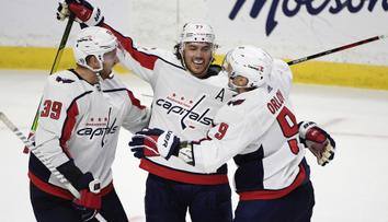 Oshie sestřelil Ottawu hattrickem, Tampa padla na ledě rozjetého Buffala