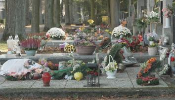 Kvůli Dušičkám nemíří na hřbitovy jen návštěvníci. Výzdoba totiž láká zloděje