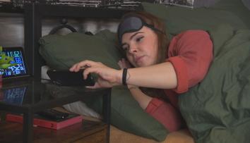 Kdo párkrát odloží budík, je přes den méně unavený, ukazuje nová studie