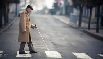 Muž 50 let předstíral, že je slepý. Na příspěvcích od státu získal desítky milionů