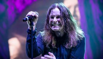Ozzy navždy. Ještě před smrtí rozplakal zpěvák svou rozlučkou tisíce fanoušků