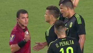 Útok na hráče! Sprej se vymkl kontrole arbitra, odnesl to Corona
