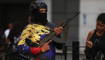 Venezuela stále nemá klid. U prezidentského paláce se znovu střílelo
