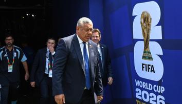 Skandál v argentinském fotbale. Šéfa asociace měla na letišti zadržet FBI