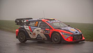 Neuville se na Středoevropské rally trápil, závod má staronového lídra