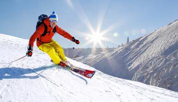 Chcete při lyžování ušetřit? Mluvčí skiareálu v Krkonoších prozradila, jak to udělat