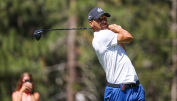 Basketbalista Curry zazářil na golfovém turnaji, trefil se ze 140 metrů
