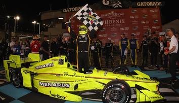 IndyCar ve Phoenixu: Nehoda v 1. zatáčce a krasojízda Pagenauda