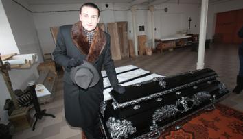 Zemřel funebrák Ivan Genov. Prý se bál jít do nemocnice kvůli koronaviru