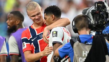Heated Rivalry? Haaland s Bellinghamem fanouškům připomněli populární seriál