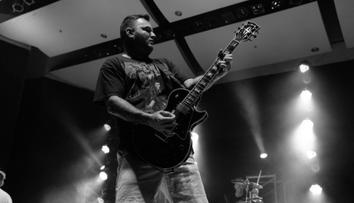Rockový svět přišel o velkou hvězdu. Slavný hudebník (†43) zemřel ve spánku