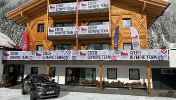 Totální vítězství. Biatlonisté stylově vyzdobili penzion, dovezli si i kuchaře