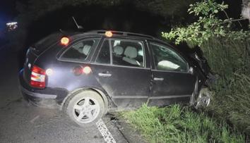 Opilý mladík uprchl od nehody. Cestou domů si omylem stopnul policii