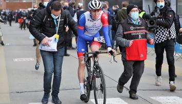 Nemáš mozek! Cyklista byl po střetu pořádně vytočený. Co na to říká UCI?