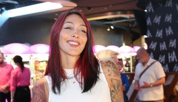 Kundosaki ze Survivora se narodila holčička. Pojmenovala ji po zesnulé mamince